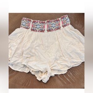 Aqua Size Medium Floral‎ Embroidered Waist Cream Women's Shorts